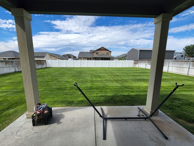 Building Photo - Beautiful West Pasco Home