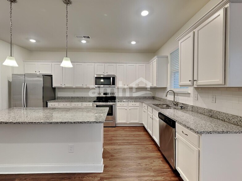 Building Photo - 109 Fairway Dr