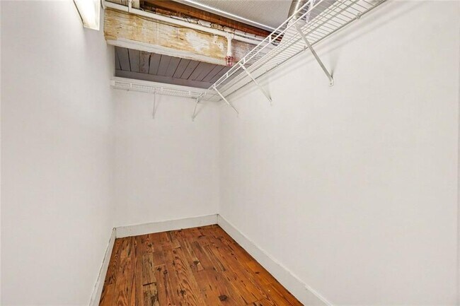 Building Photo - 644 Wells St SW