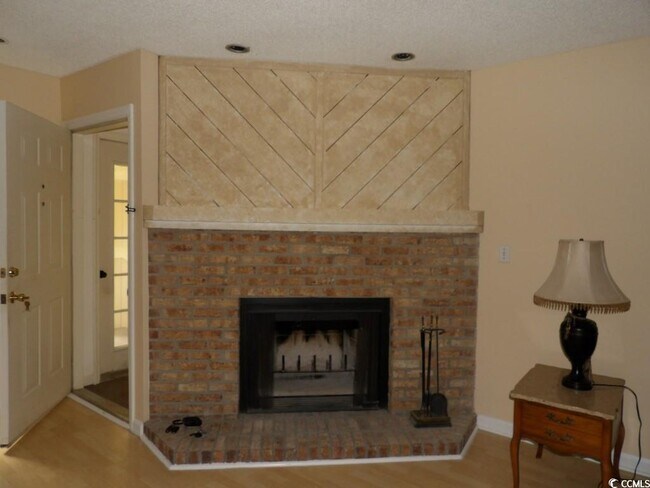 Building Photo - 4286 Pinehurst Cir