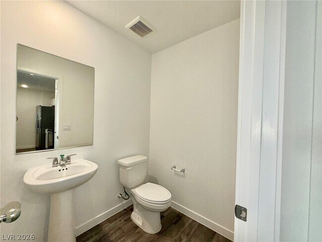 Building Photo - 913 Rosy Starling St