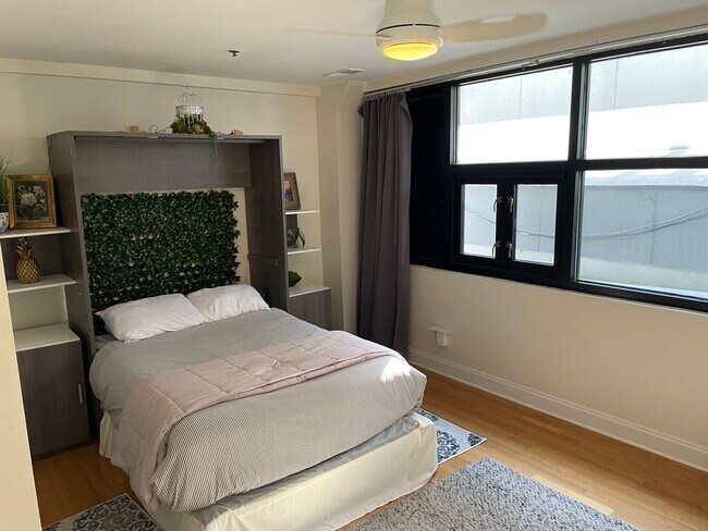 Building Photo - Fully Furnished Downtown Rental Available June 1st!!!