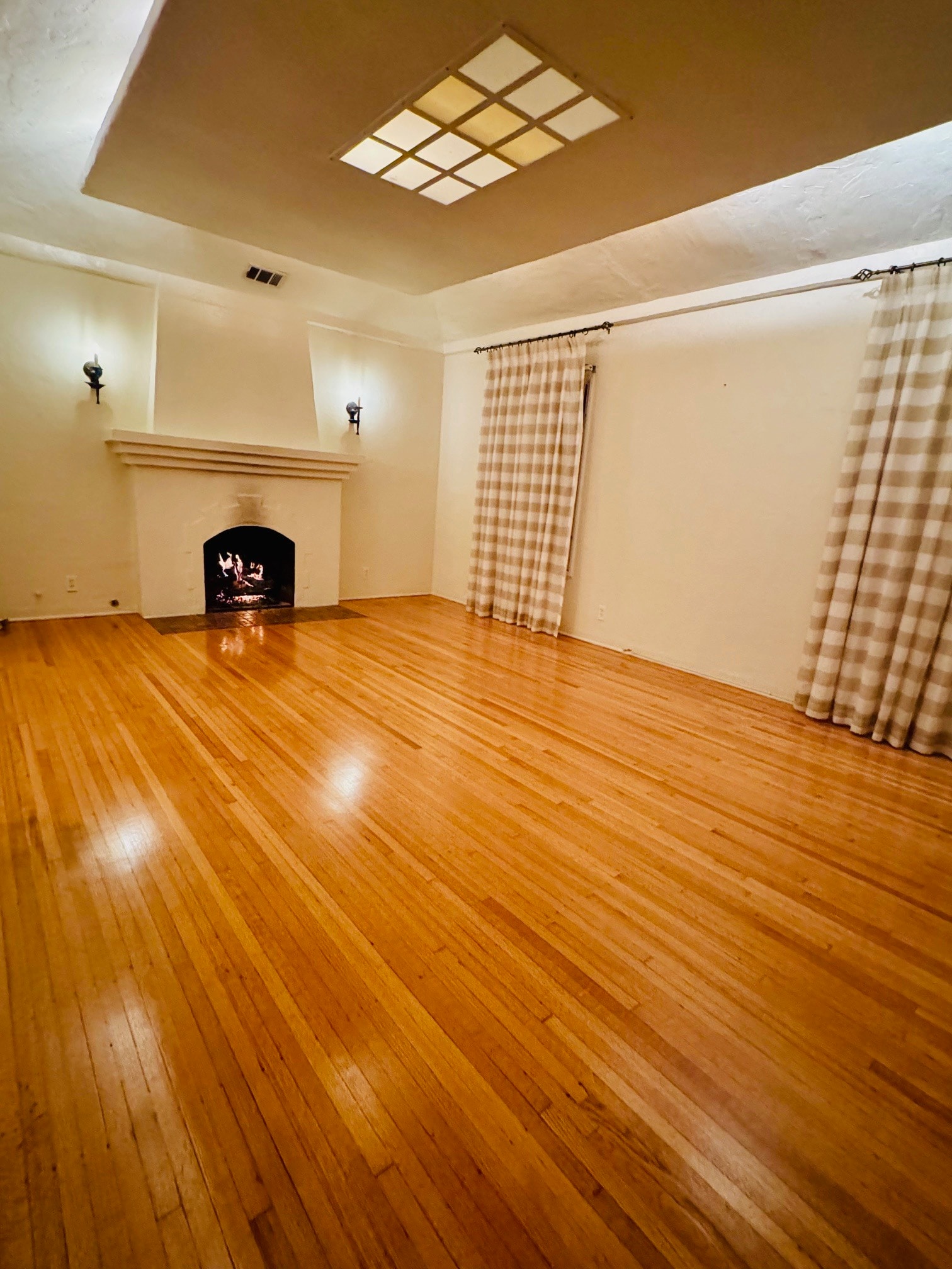 Building Photo - 2620 Graham Ave