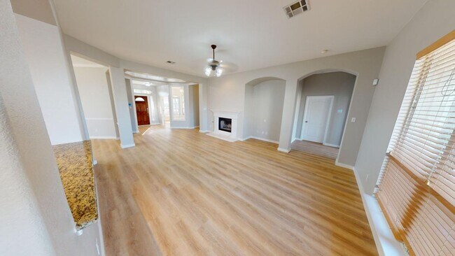 Building Photo - Elegant home in Pflugerville with great fe...