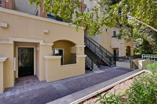 Building Photo - Downtown Mountain View l Stylish Home