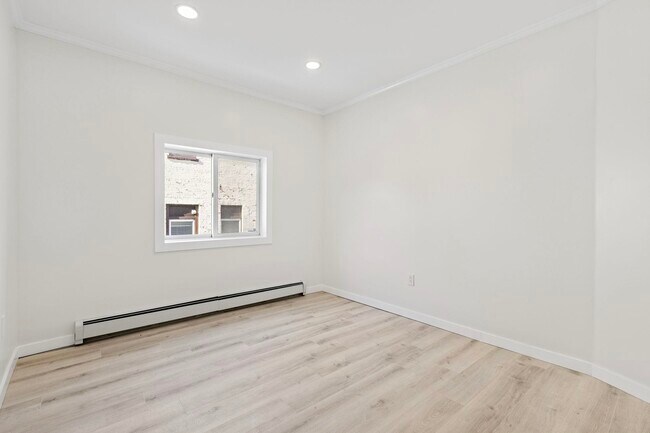 Building Photo - 600 67th St