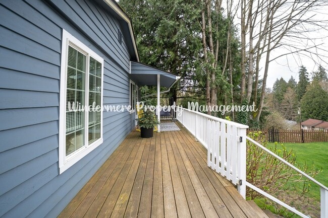 Building Photo - Sunny, Bright 2 bedroom in Poulsbo, Community Beach/Playground