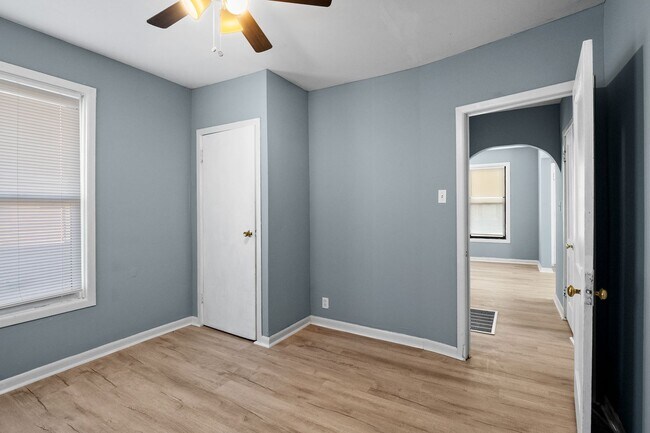 Building Photo - Dutchtown 2 bed 1 bath Single-Family for R...