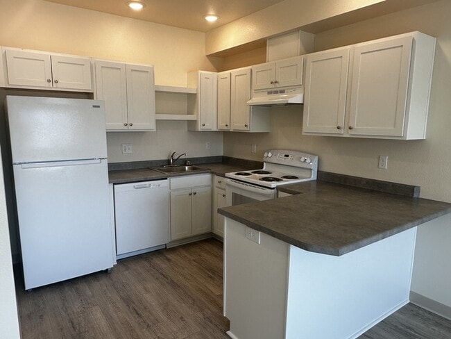 Building Photo - 1935 W Table Rock Rd