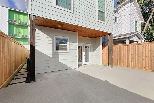 Building Photo - 514 E 29th St