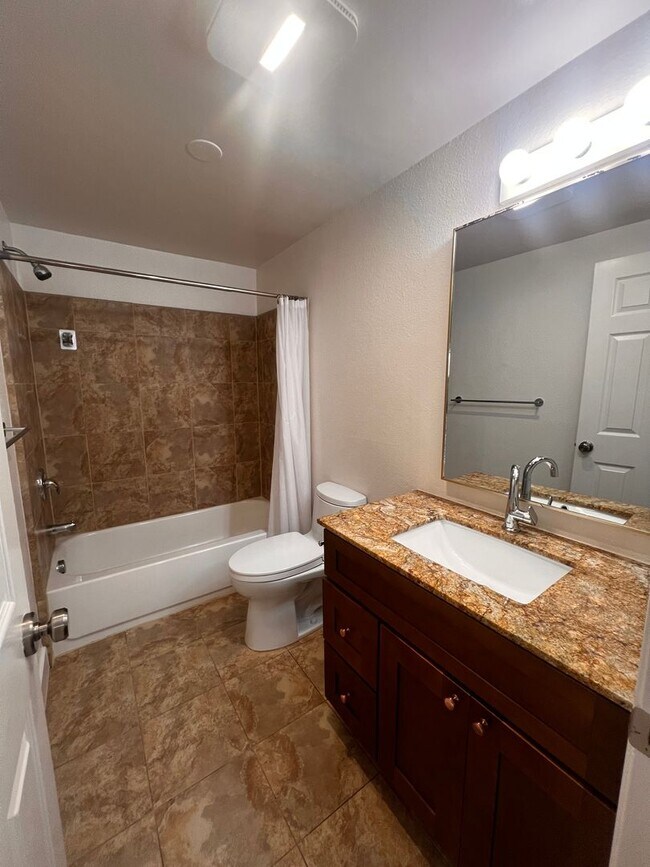 Building Photo - 2 bedroom 2 bath in Concord