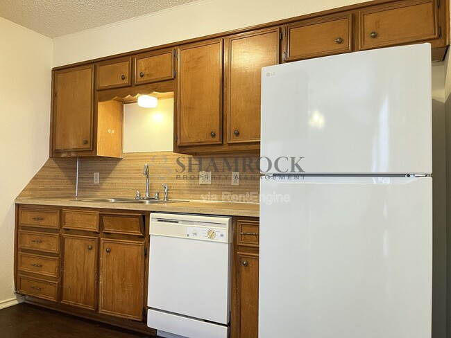 Building Photo - 214 Kettler Dr