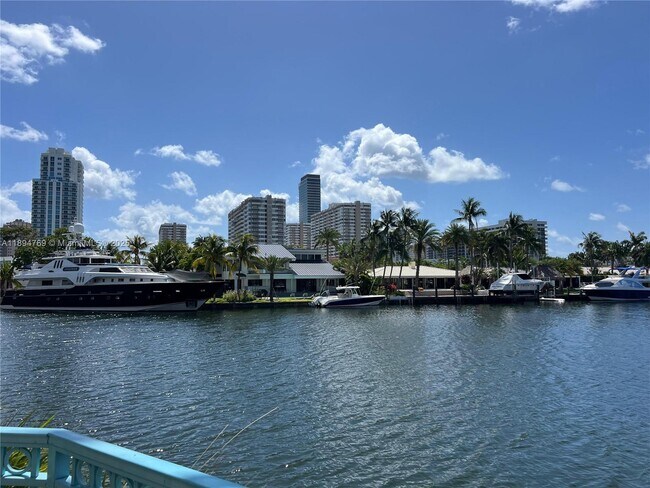 Building Photo - 201 Golden Isles Dr