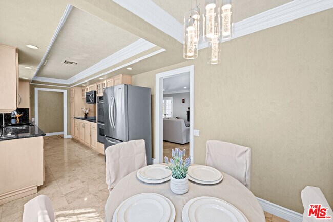Building Photo - 2563 Hutton Dr