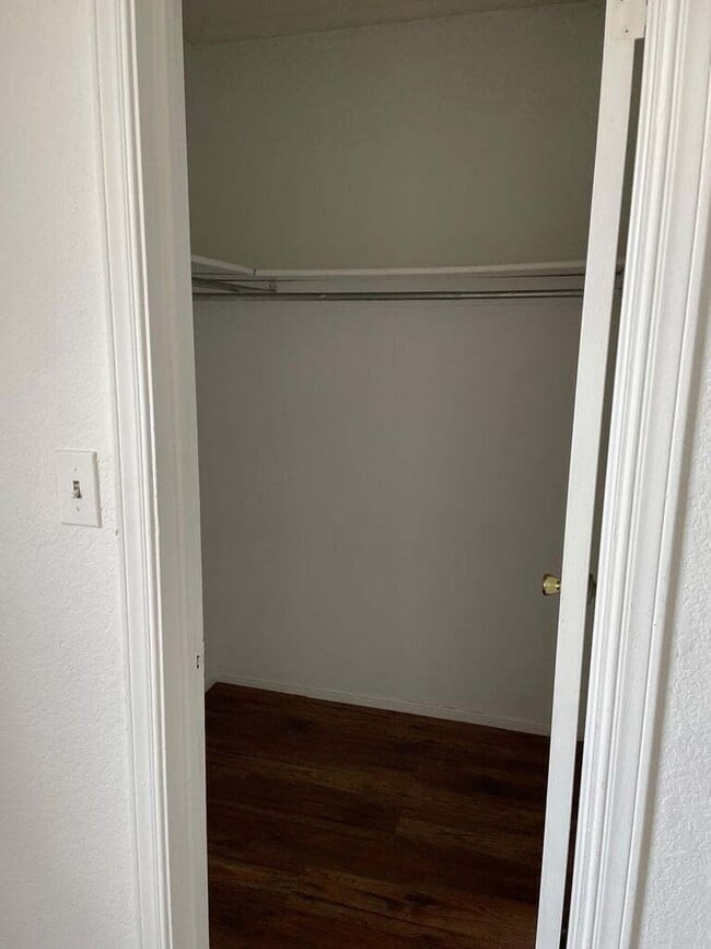 Building Photo - 7214 Dale Rd