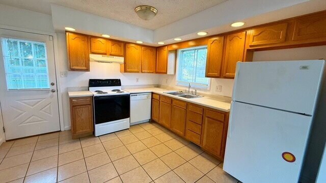 Building Photo - WEST SIDE 4 BEDROOM RANCH AVAILABLE NOW!