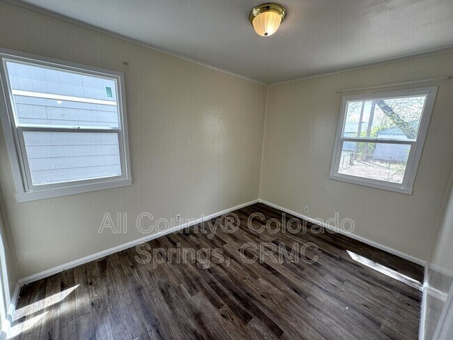 Building Photo - 607 Brookshire Ave