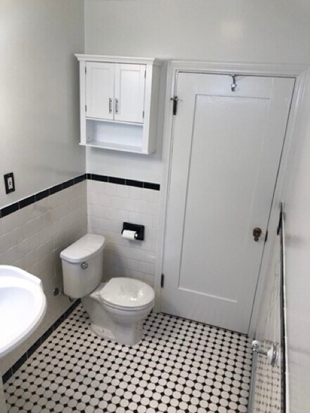 Building Photo - 729 N Harper Ave