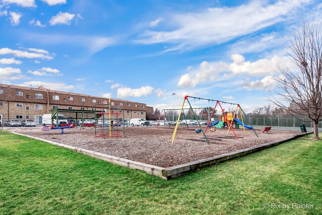 Building Photo - 9407 Bay Colony Dr