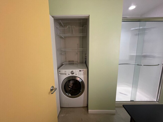 Building Photo - Industrial Highrise Available in the Stree...