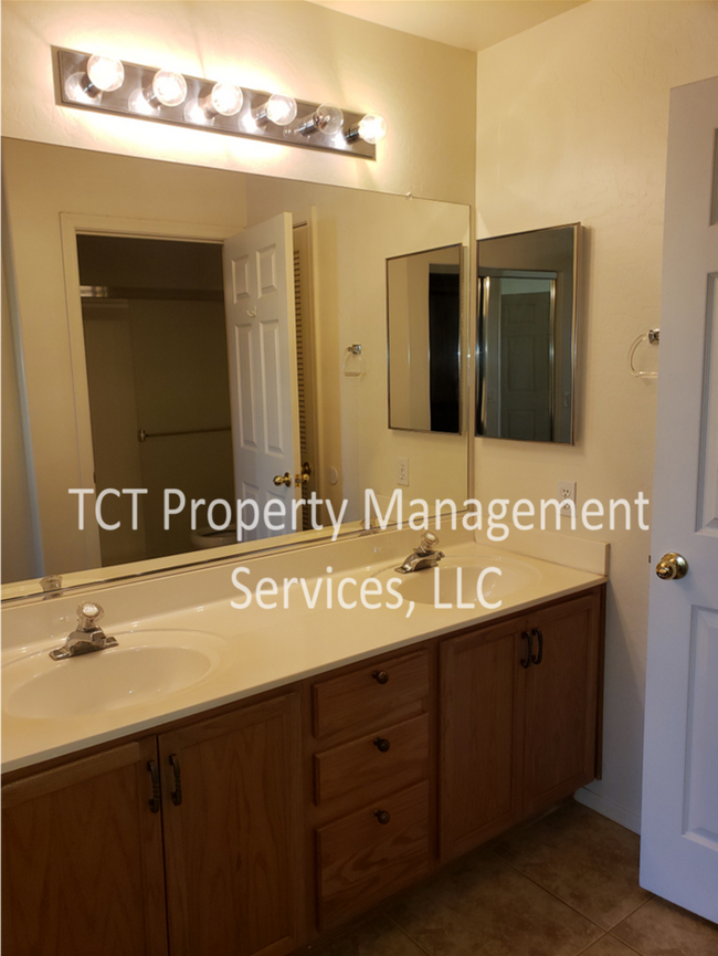 Building Photo - Two Bedroom Condo in Mesa!