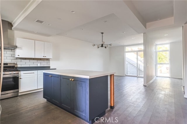 Building Photo - 14754 Gilmore St