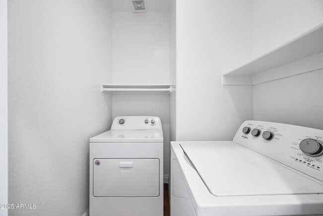 Building Photo - 4608 W Maryland Ave