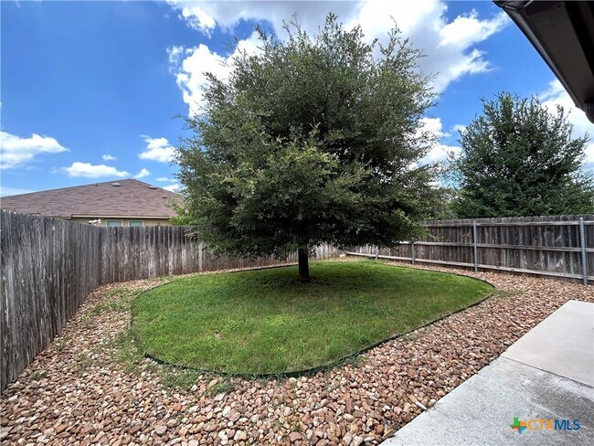 Building Photo - 692 Creekside Cir