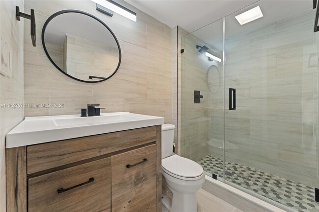 Building Photo - 3301 N Country Club Dr