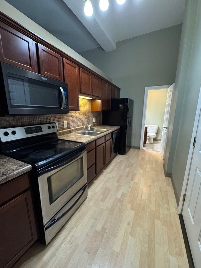 Building Photo - 1809 2nd Ave