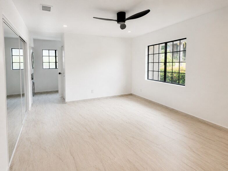 Building Photo - 532 E Arrellaga St