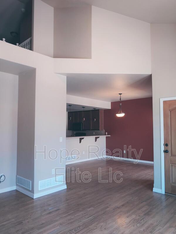 Building Photo - 1555 Promontory Bluff View