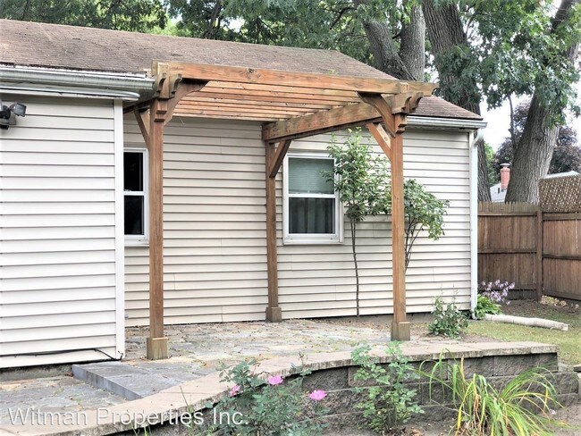 Building Photo - 3 br, 1 bath House - 66 White Birch Ave.