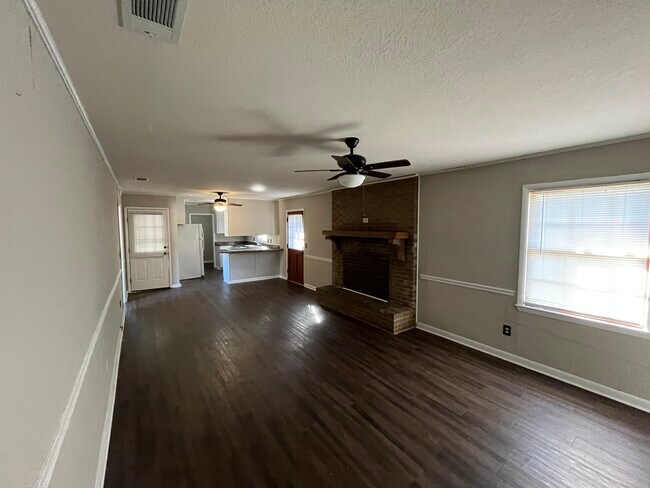 Building Photo - 704 E Grady St