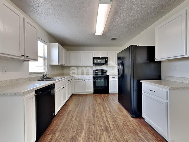 Building Photo - 1039 Mazourka Dr