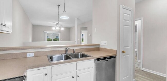 Building Photo - 4629 McClelland Dr