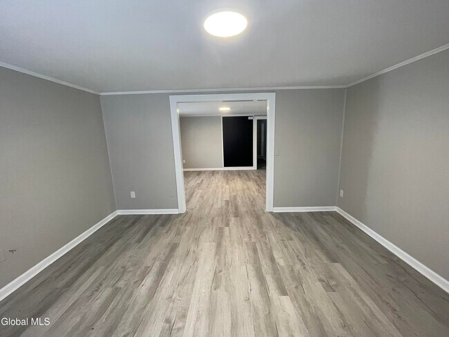 Building Photo - 28 Leversee Ave