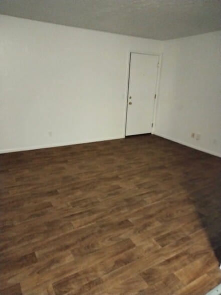 Building Photo - 350 Vista Dr