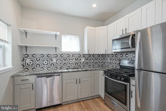 Building Photo - 3037 Tulip St