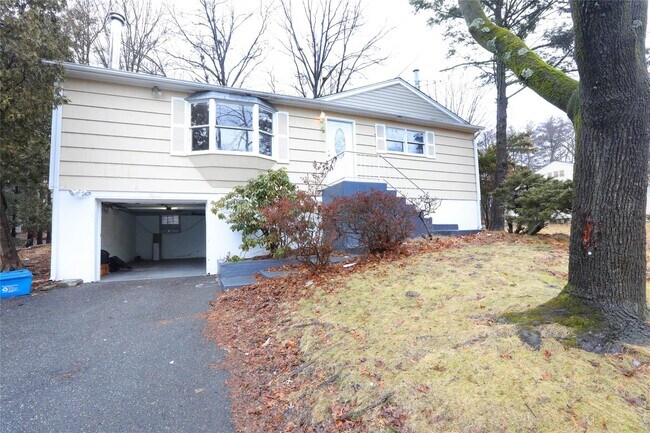 Primary Photo - 11 Olin Dr