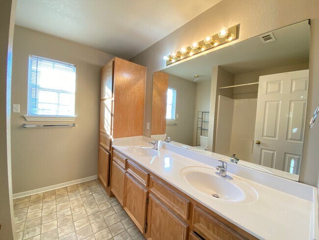 Building Photo - 3103 Yaupon Rd