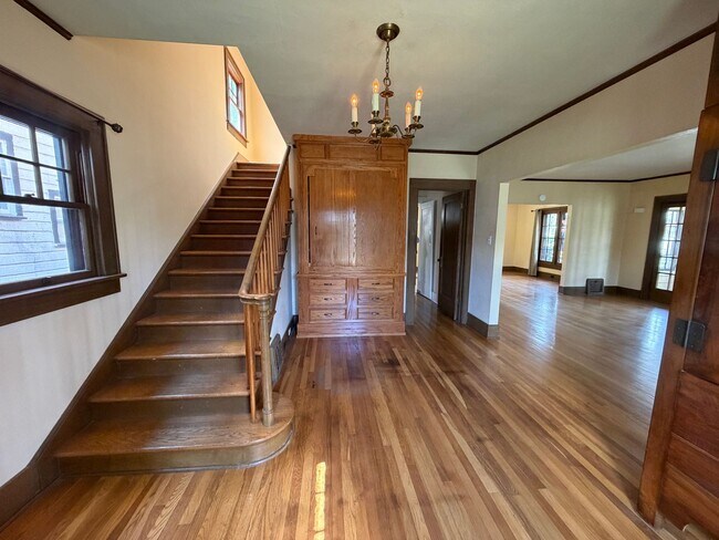 Building Photo - 4 bedroom, 2.5 bath house in the heart of Corvallis