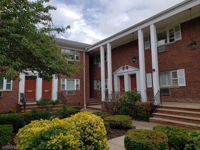 Building Photo - 640 Franklin Ave