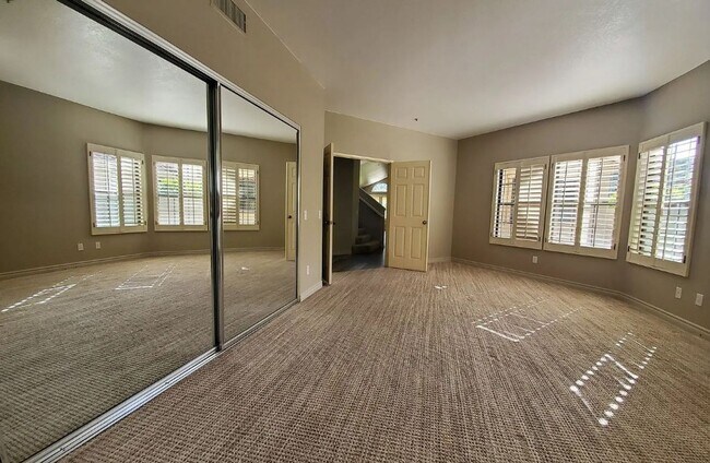 Building Photo - Beautiful 3 Bed 2.5 Bath In Vista