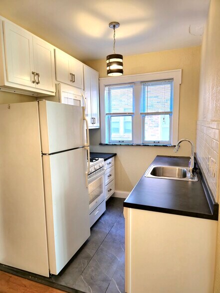 Building Photo - 7046 Forsyth Blvd