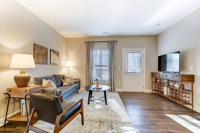 Building Photo - 740 Zumstein Ln