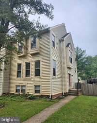 Building Photo - 13923 Middle Creek Pl