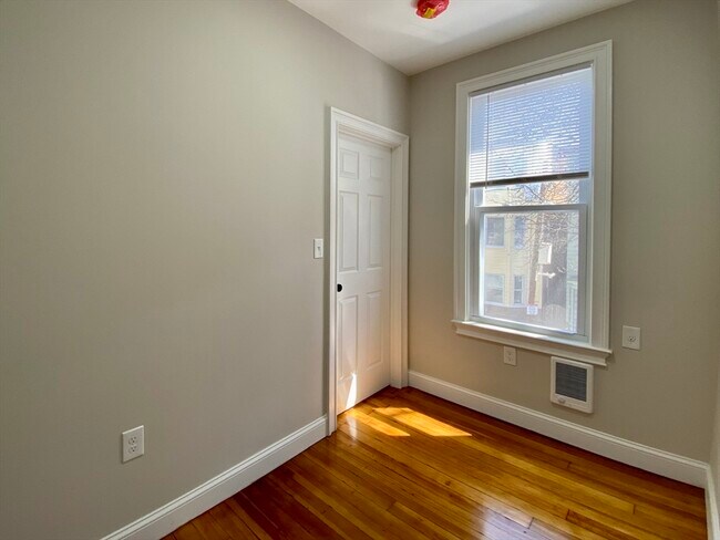 Building Photo - 124 Trenton St