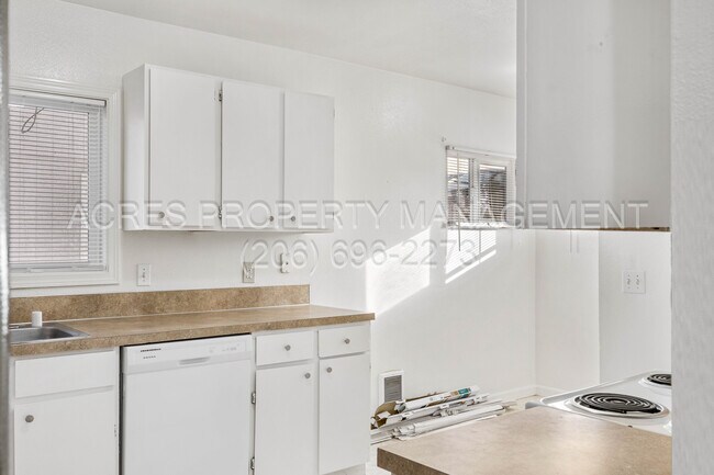 Building Photo - 2034 E 34th St
