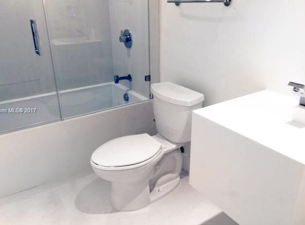 Building Photo - 520 Brickell Key Dr